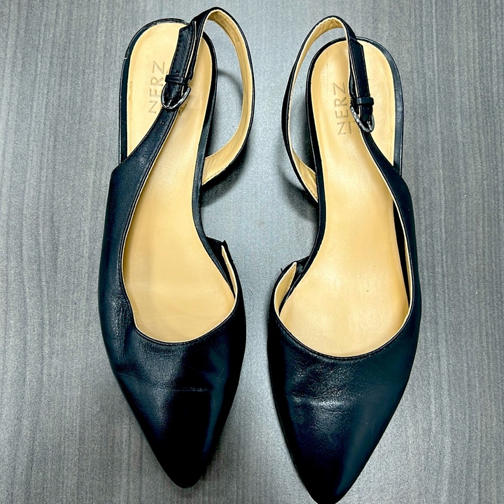 Black leather naturalizer shoes with 1 inch heel
